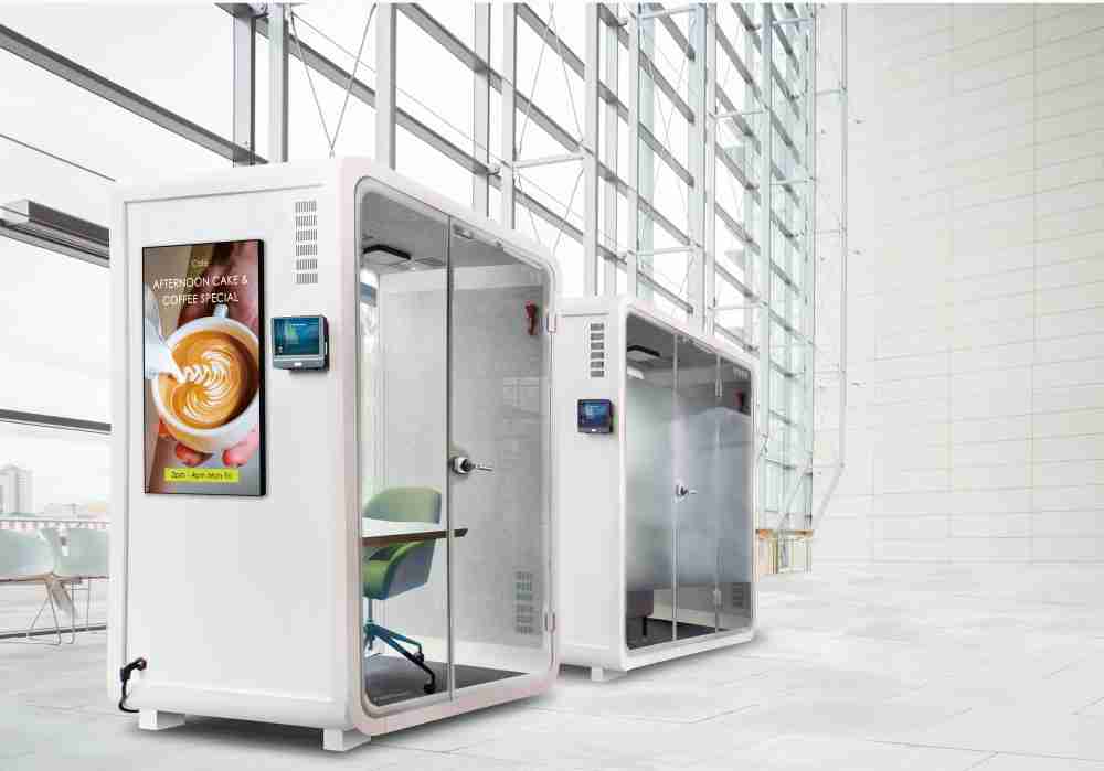 优游UB8子公司达擎之智慧行动办公舱，，，采用PDLC智能调光玻璃设计，，，透过通电与断电的电流切换，，呈现透明与雾面效果，，具节能降耗特性并兼顾隐私，，，确保信息安全