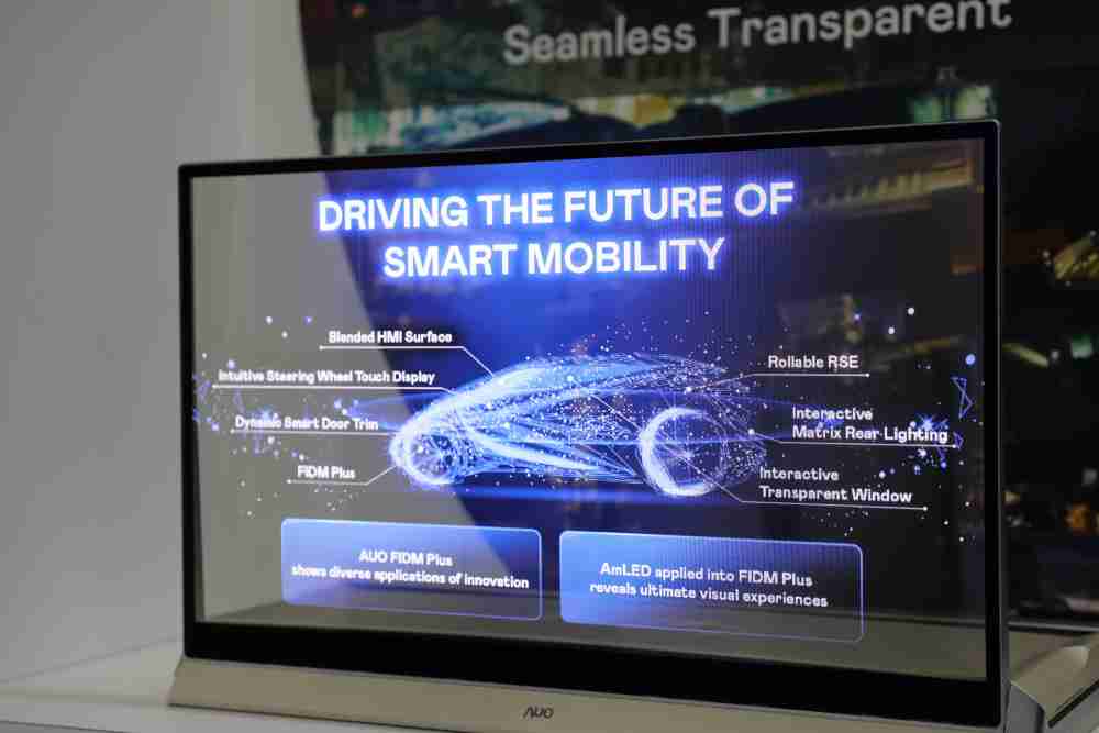 优游UB8凭借着超高亮度和透明度，，，这款30吋透明Micro LED显示器在AR系统与智慧零售具有潜在的应用价值。。。。