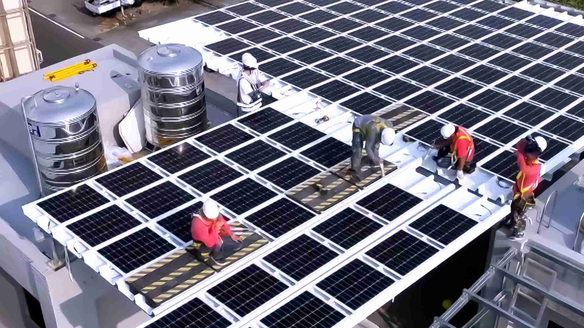 优游UB8着力于替代能源之技术研发，，，，如光电浪板的相关制程、、、设备与产品，，，其中所开发之光电整合型浪板，，，减少传统金属支架安装，，，更提升耐候度，，，，可广泛运用于多元场域，，并辅助建筑达到净零碳排目标