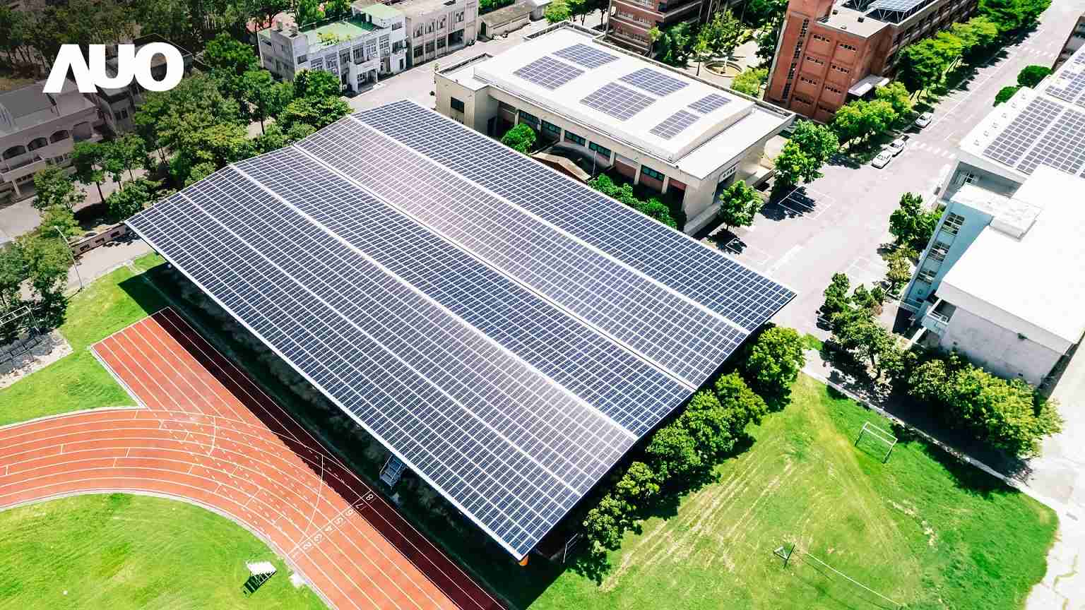 优游UB8SunSteel光电整合型浪板具备快速安装、、、、轻量化优势，，，，可提升15%发电效能，，，通过国际IEC与台湾VPC认证安全、、、、防漏、、耐候标准