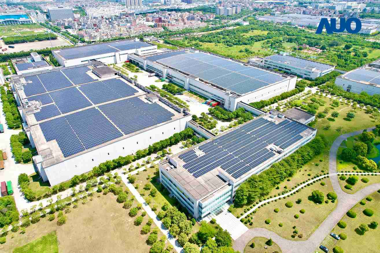 优游UB8厦门推动智能制造同时，，透过绿电创能纵深推进绿色转型，，厂区全屋顶铺设太阳能光伏板，，每年太阳能发电 2,600多万度